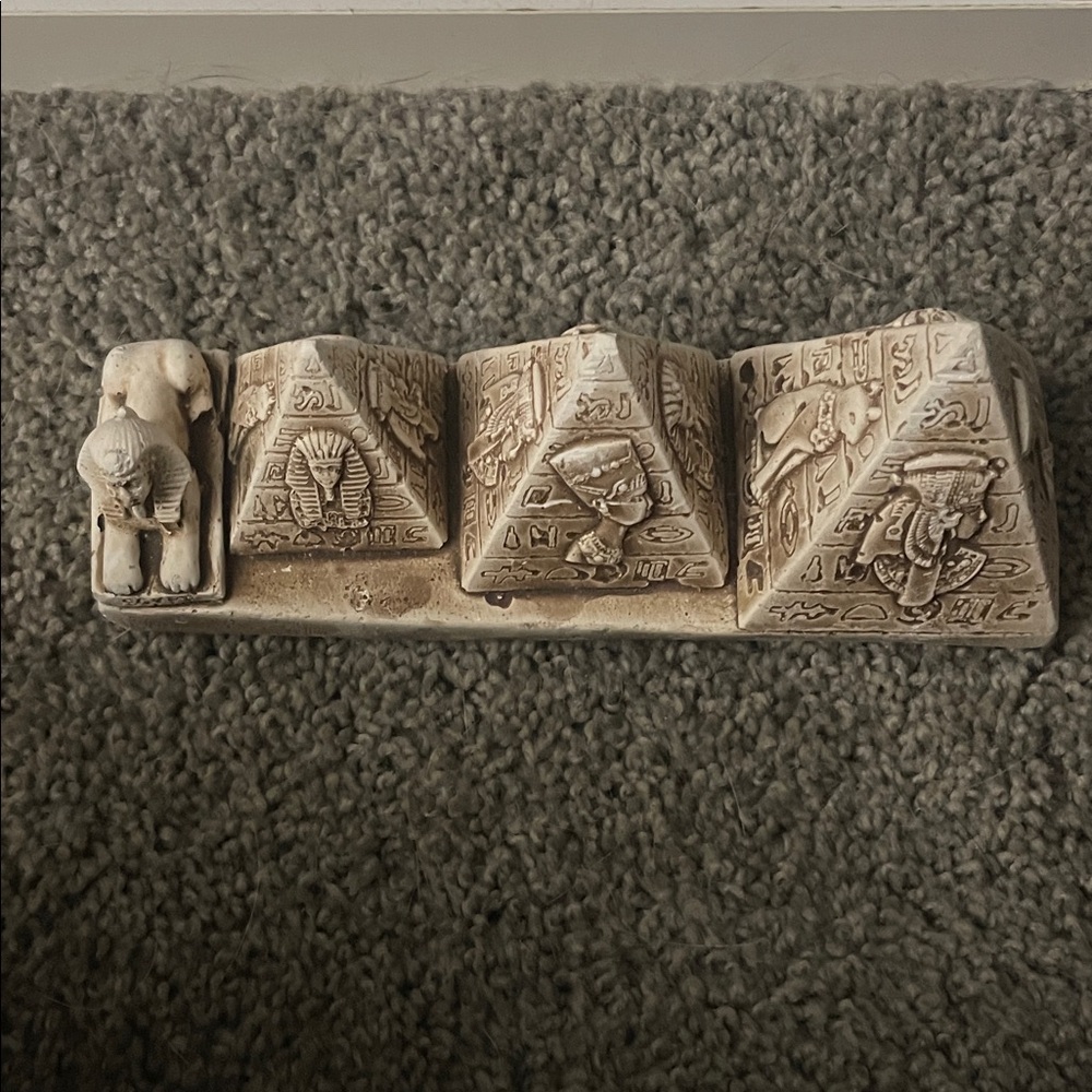 Cool Egyptian Pyramid Figurine - Picture 1 of 1